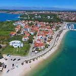 Апартаменти Punta Faro *